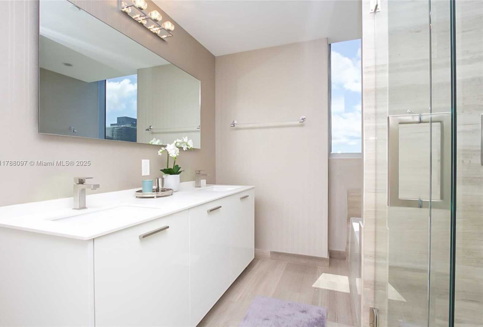 Small Image of 1300 BRICKELL BAY DR #3102, Miami Number 14