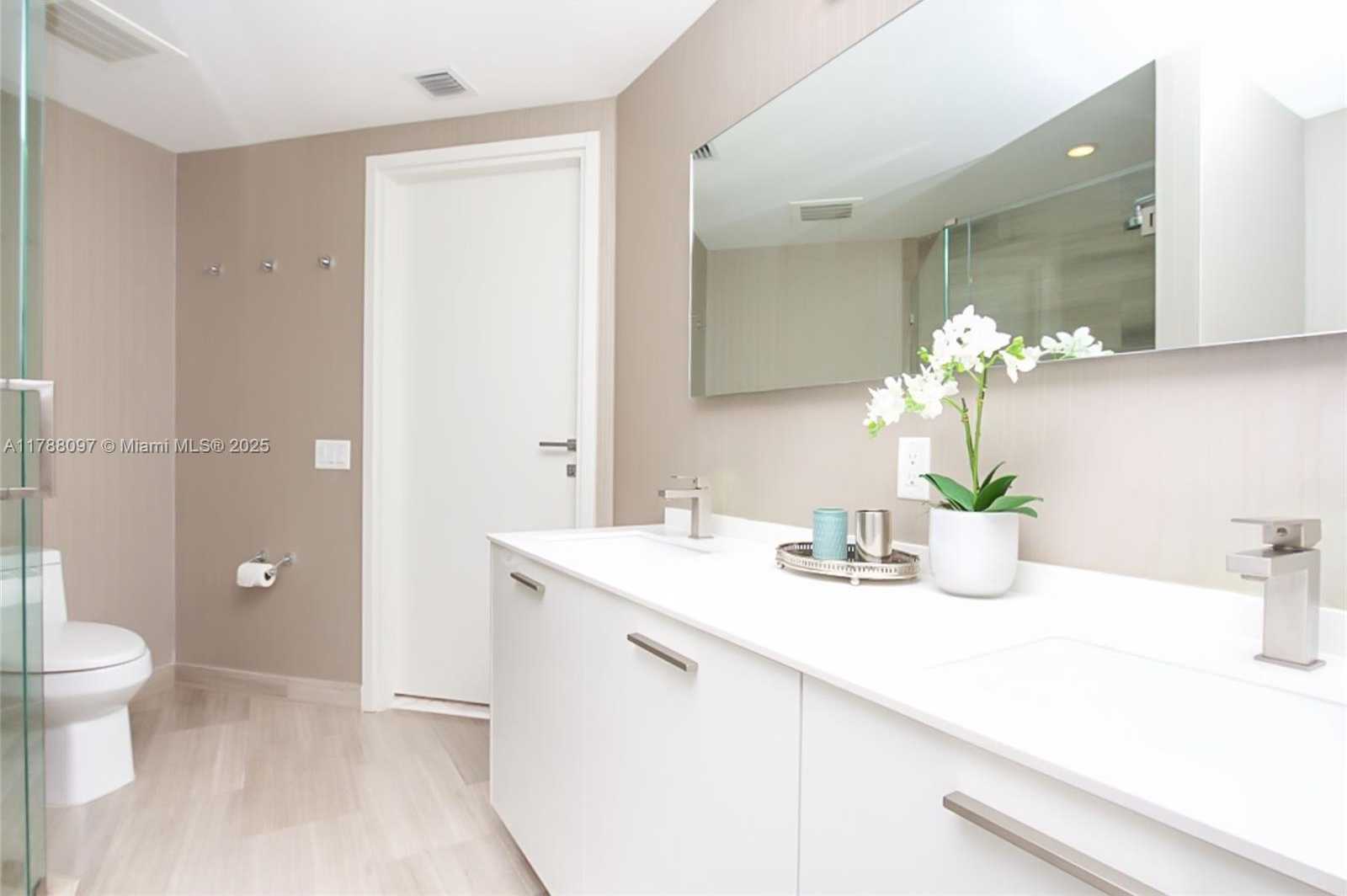 Small Image of 1300 BRICKELL BAY DR #3102, Miami Number 15