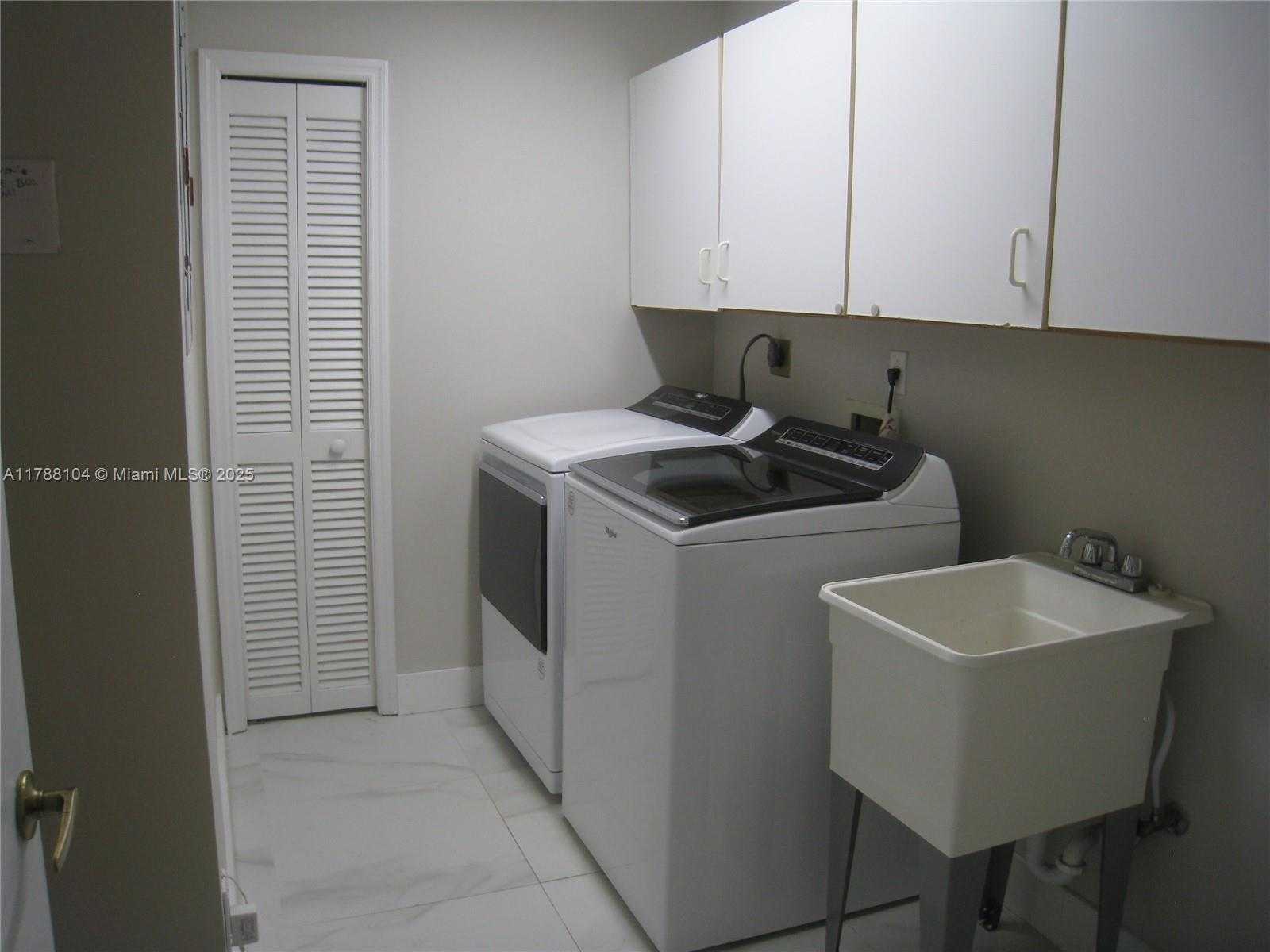 Small Image of 9818 SOUTH WEST 111TH TER, Miami Number 23