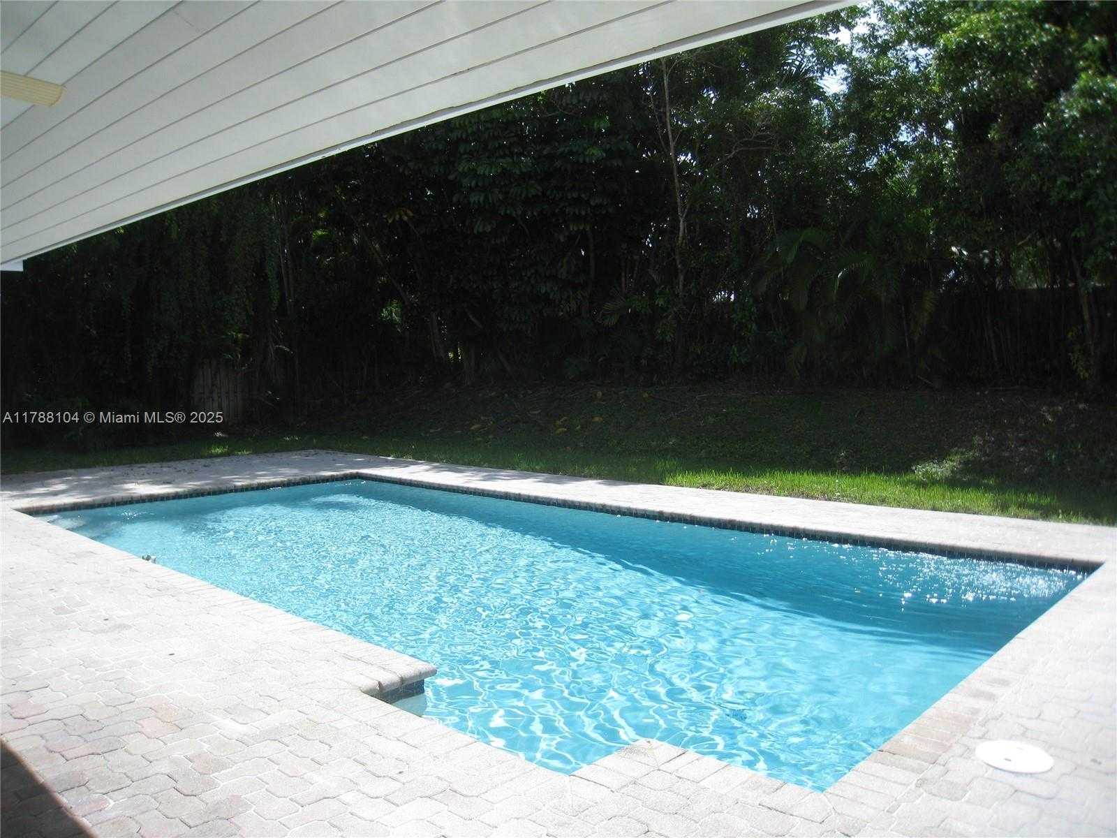 Small Image of 9818 SOUTH WEST 111TH TER, Miami Number 25