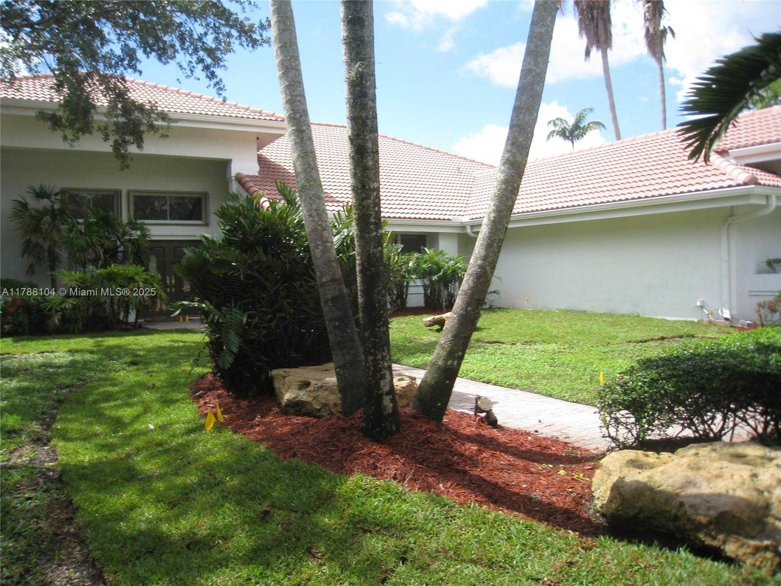Small Image of 9818 SOUTH WEST 111TH TER, Miami Number 27