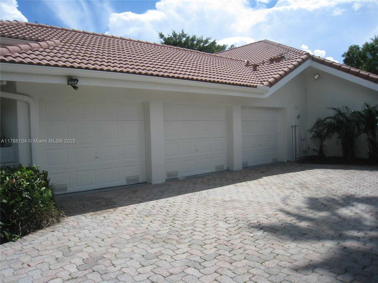 Small Image of 9818 SOUTH WEST 111TH TER, Miami Number 29