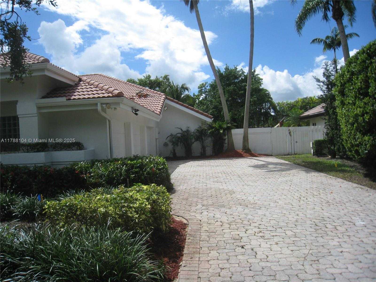 Small Image of 9818 SOUTH WEST 111TH TER, Miami Number 4