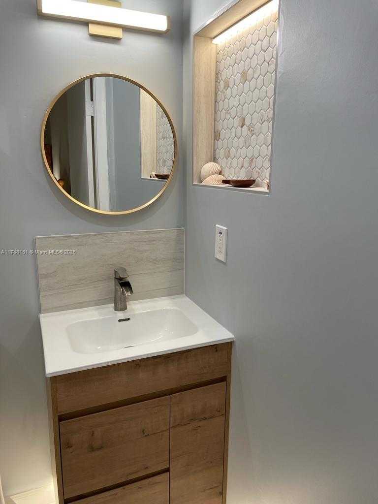 Small Image of 1520 MCKINLEY ST #118E, Hollywood Number 13