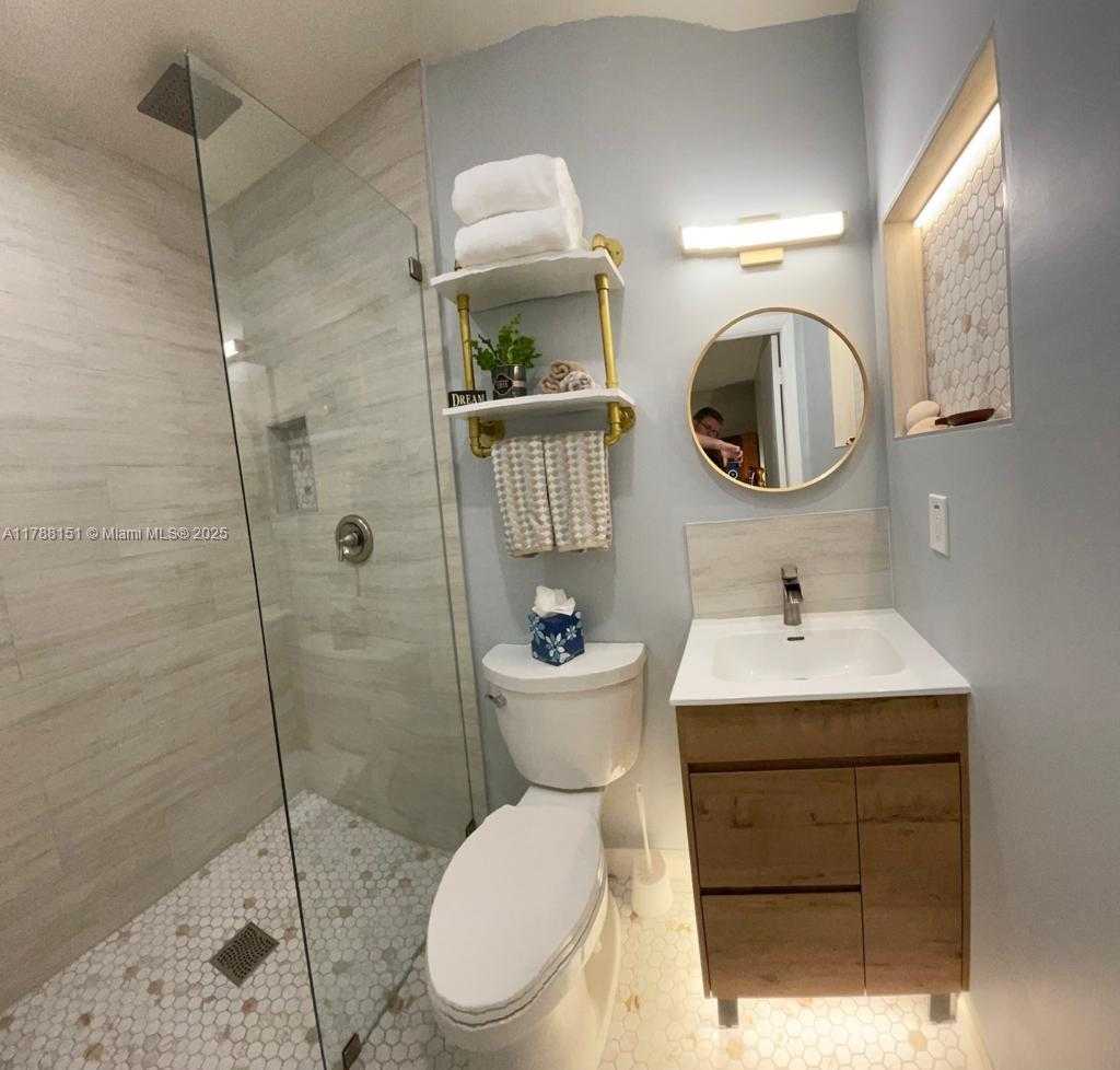 Small Image of 1520 MCKINLEY ST #118E, Hollywood Number 17