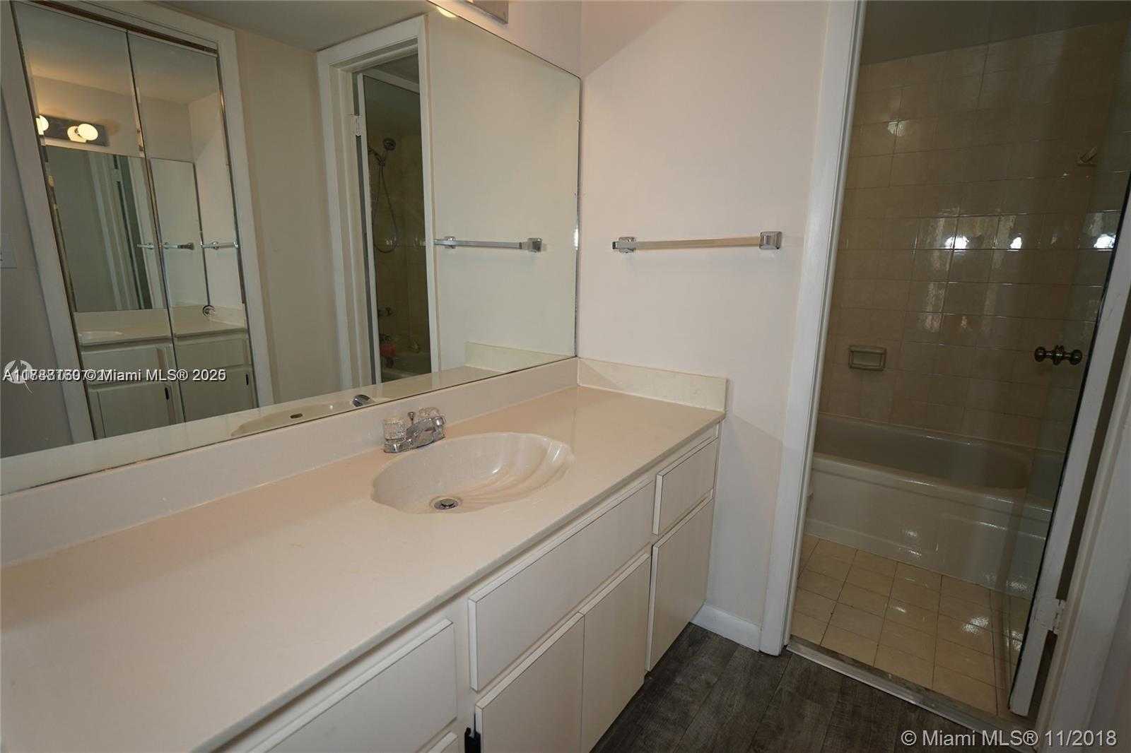 Small Image of 5201 ORDUNA DR #12, Coral Gables Number 13