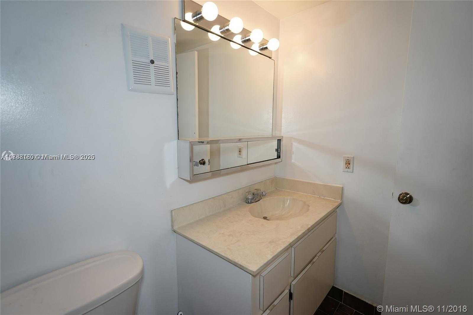 Small Image of 5201 ORDUNA DR #12, Coral Gables Number 17