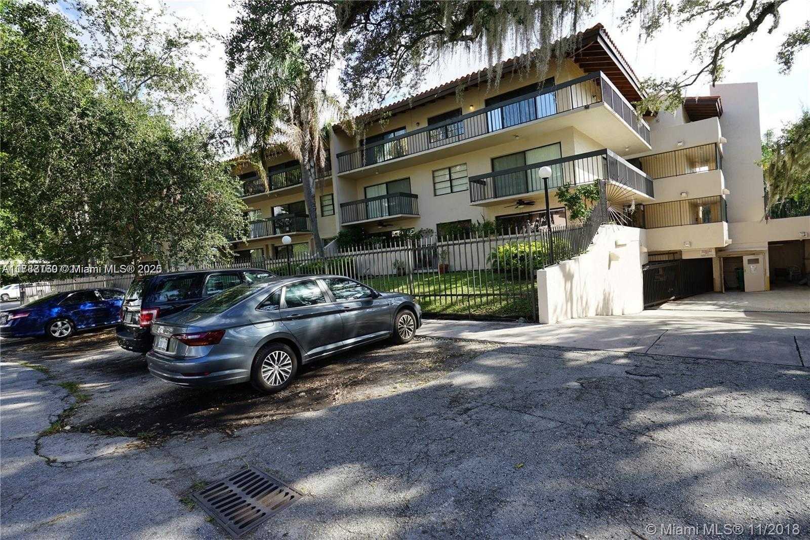Small Image of 5201 ORDUNA DR #12, Coral Gables Number 2