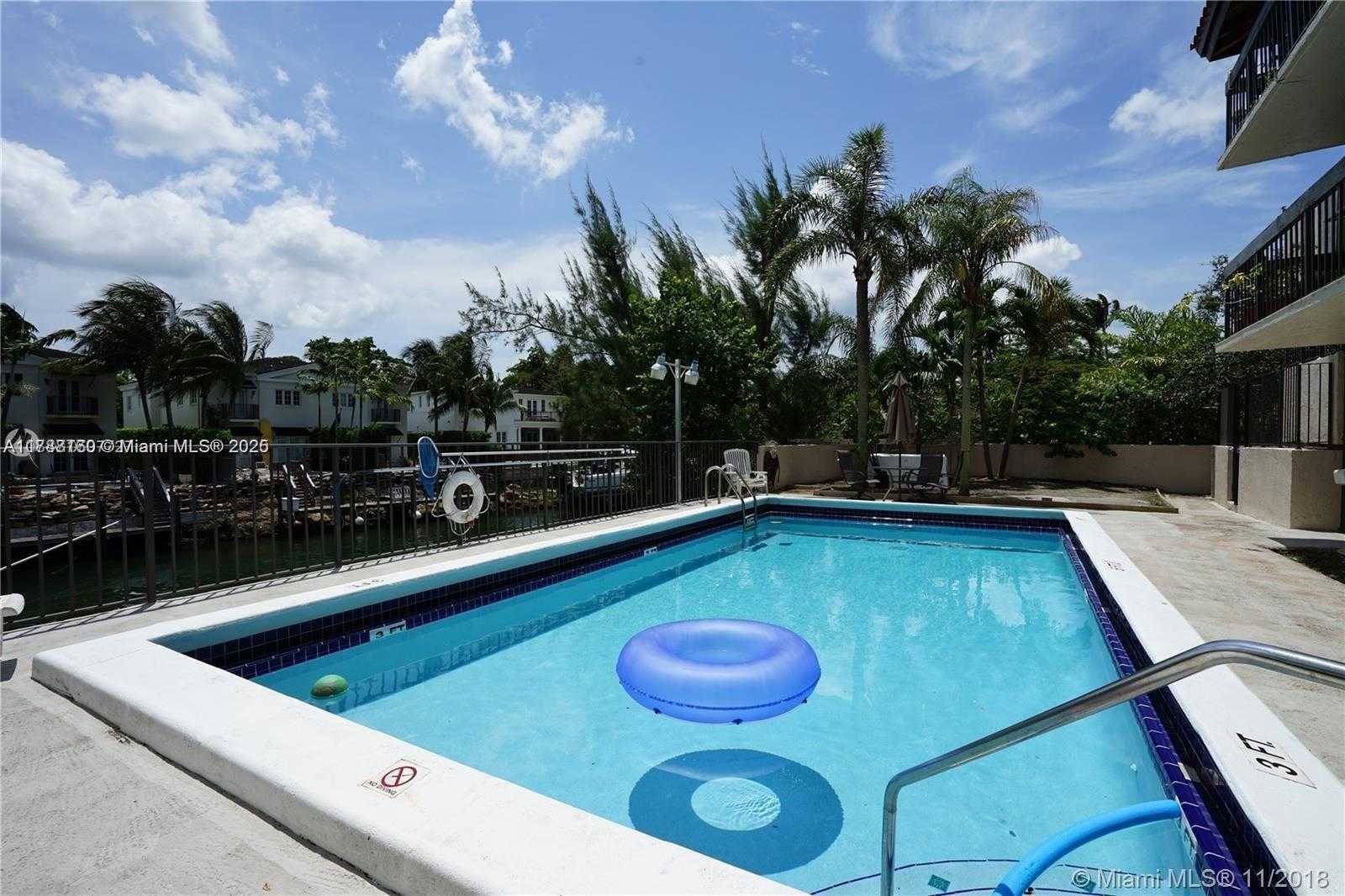 Small Image of 5201 ORDUNA DR #12, Coral Gables Number 29