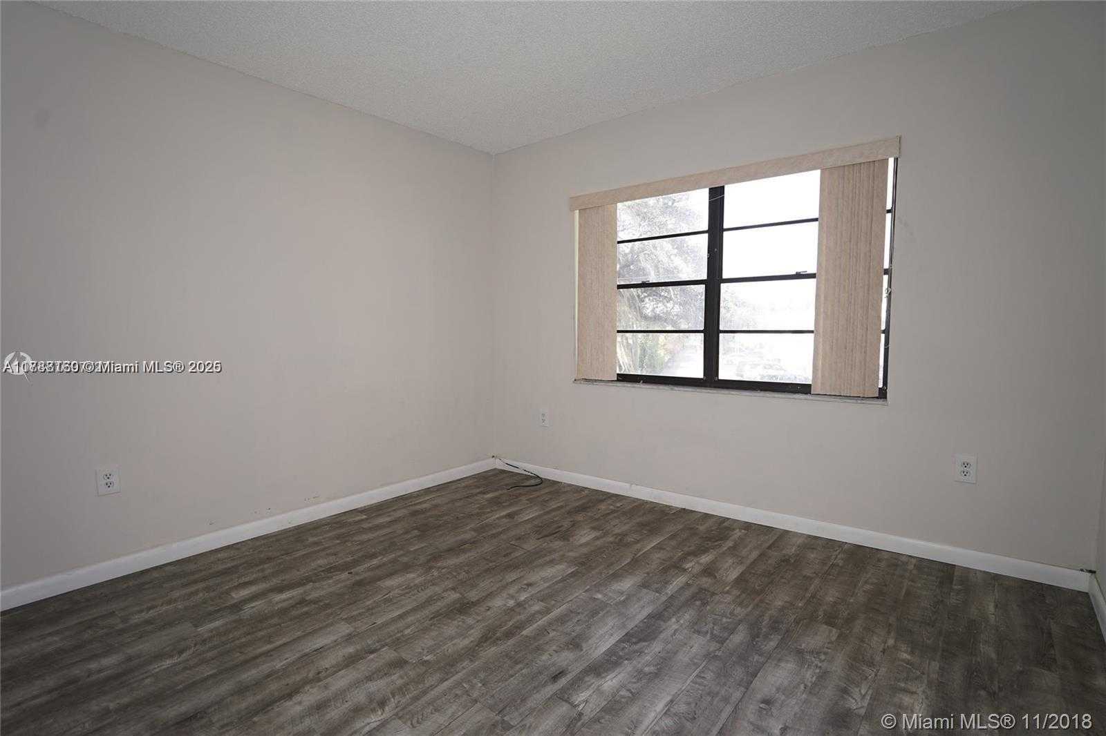 Small Image of 5201 ORDUNA DR #12, Coral Gables Number 9
