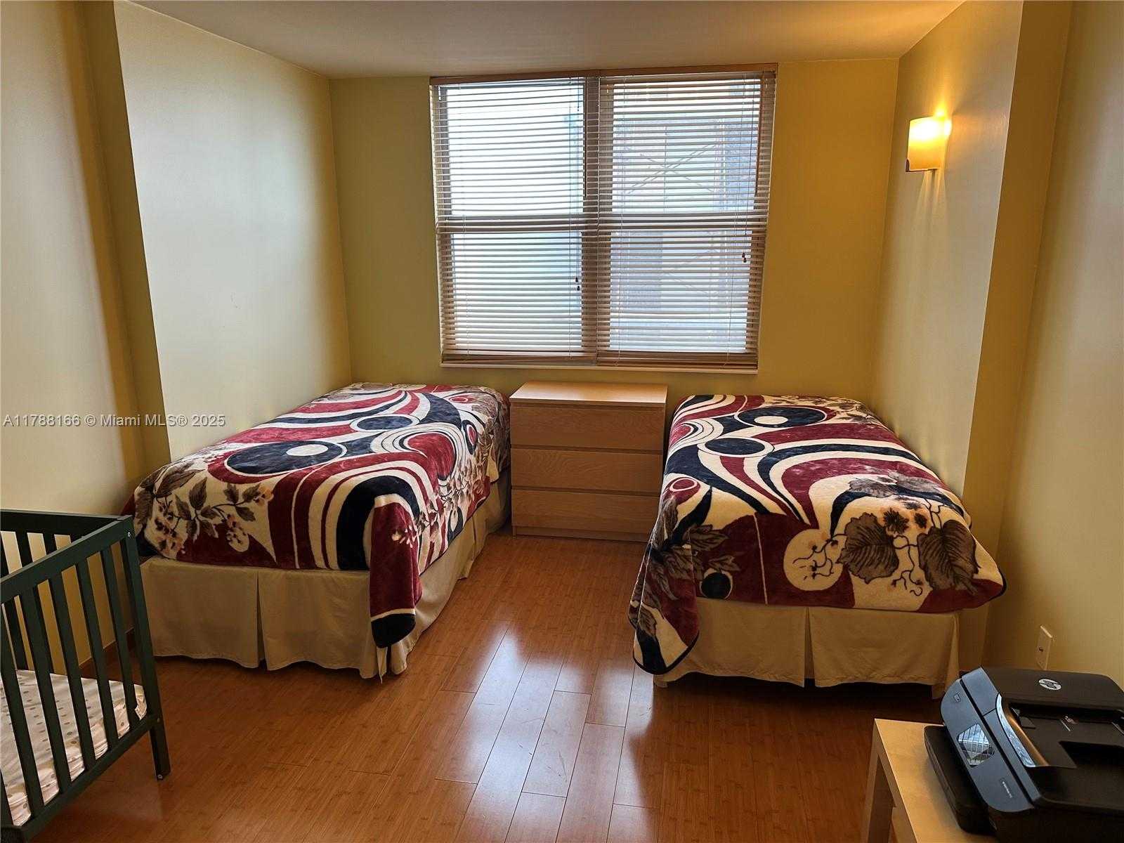 Small Image of 6039 COLLINS AVE #801, Miami Beach Number 17