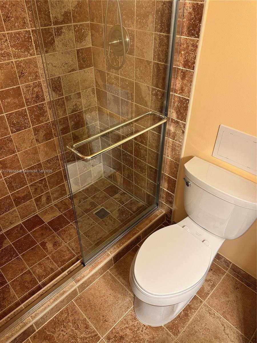 Small Image of 6039 COLLINS AVE #801, Miami Beach Number 19