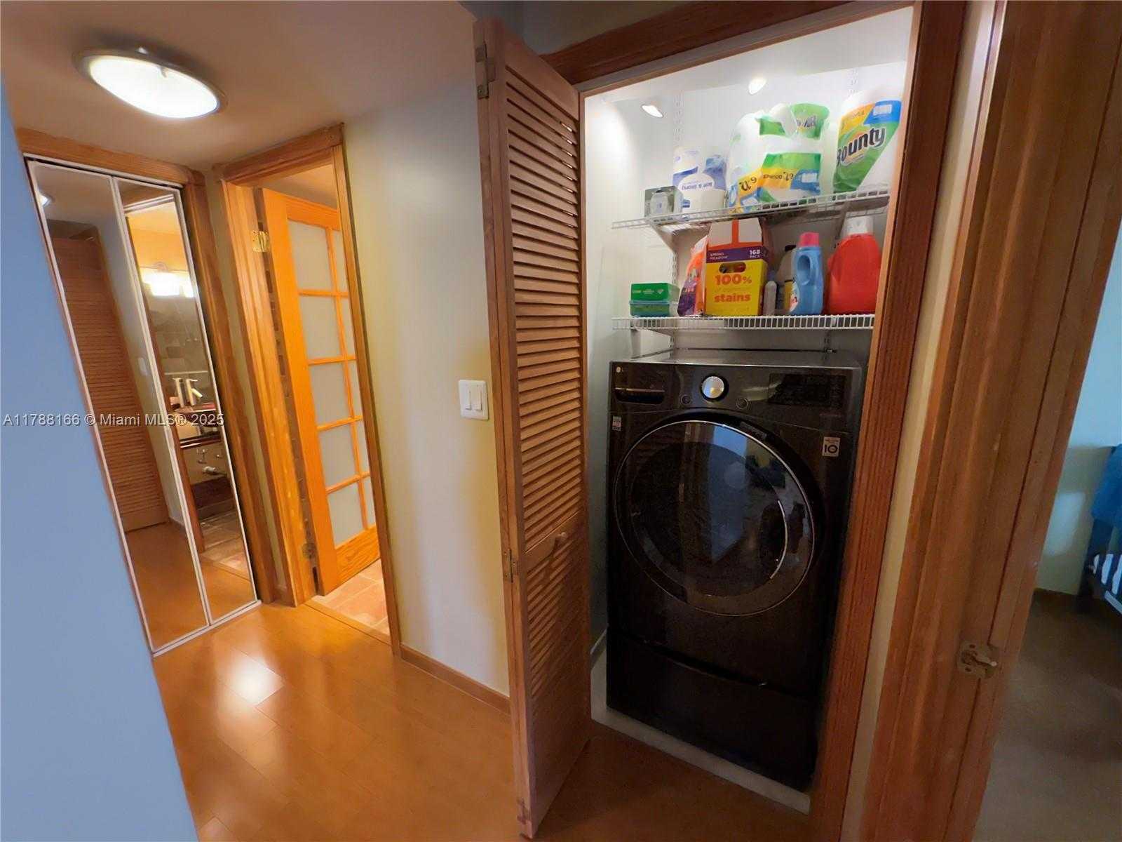 Small Image of 6039 COLLINS AVE #801, Miami Beach Number 20