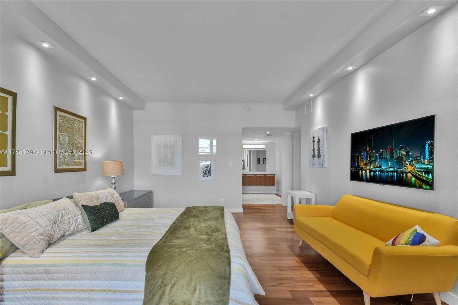 Small Image of 9225 COLLINS AVE #PHH, Surfside Number 24