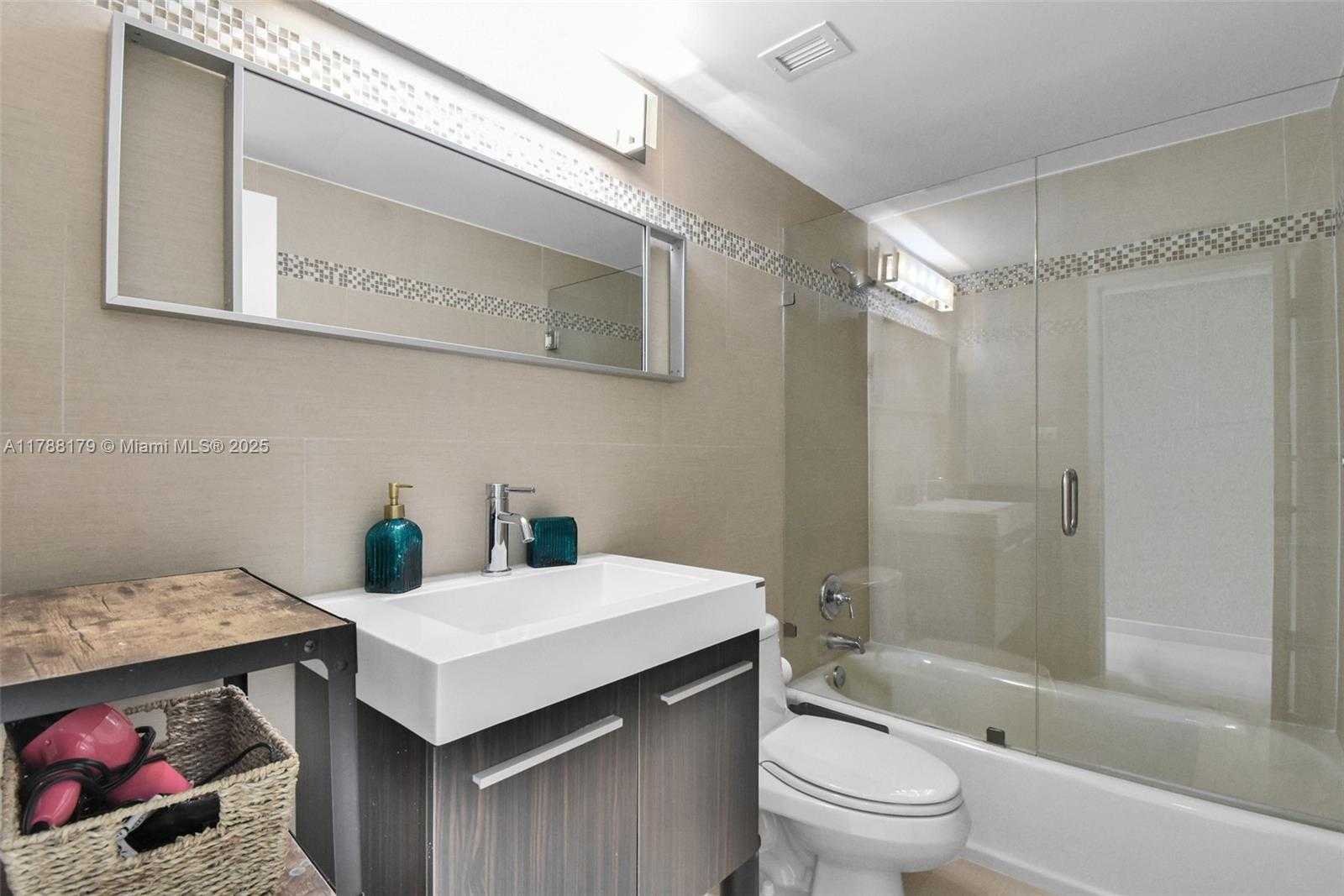 Small Image of 9225 COLLINS AVE #PHH, Surfside Number 32