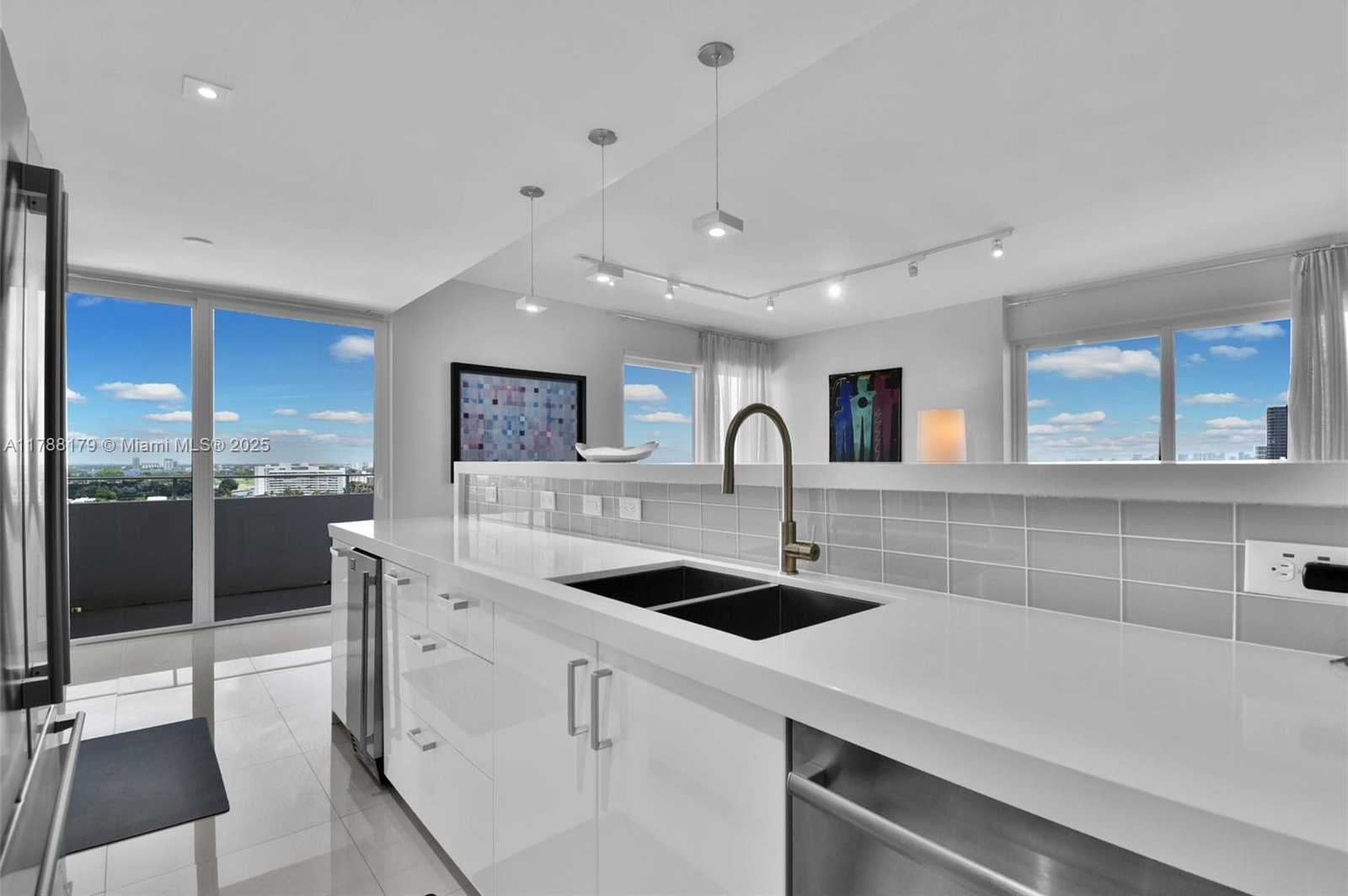 Small Image of 9225 COLLINS AVE #PHH, Surfside Number 4