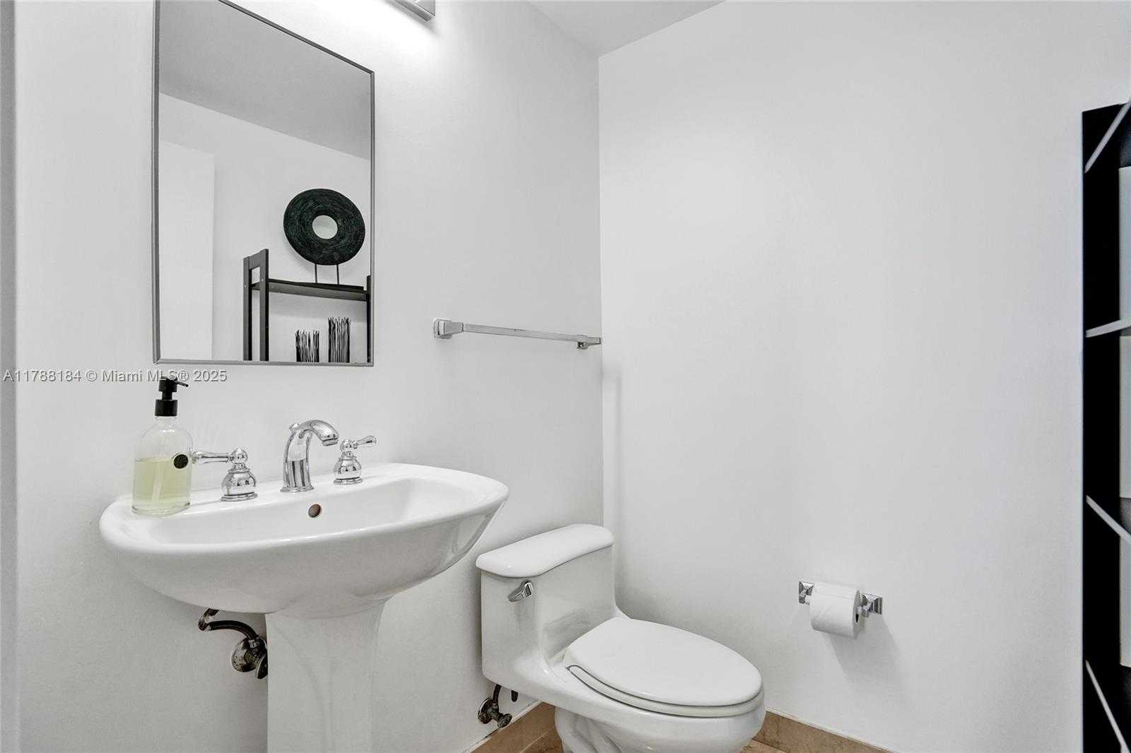 Small Image of 6365 COLLINS AVE #2604, Miami Beach Number 21