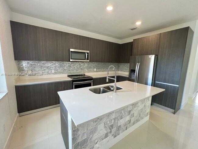 Small Image of 492 SOUTH WEST 91 PL, Miami Number 10