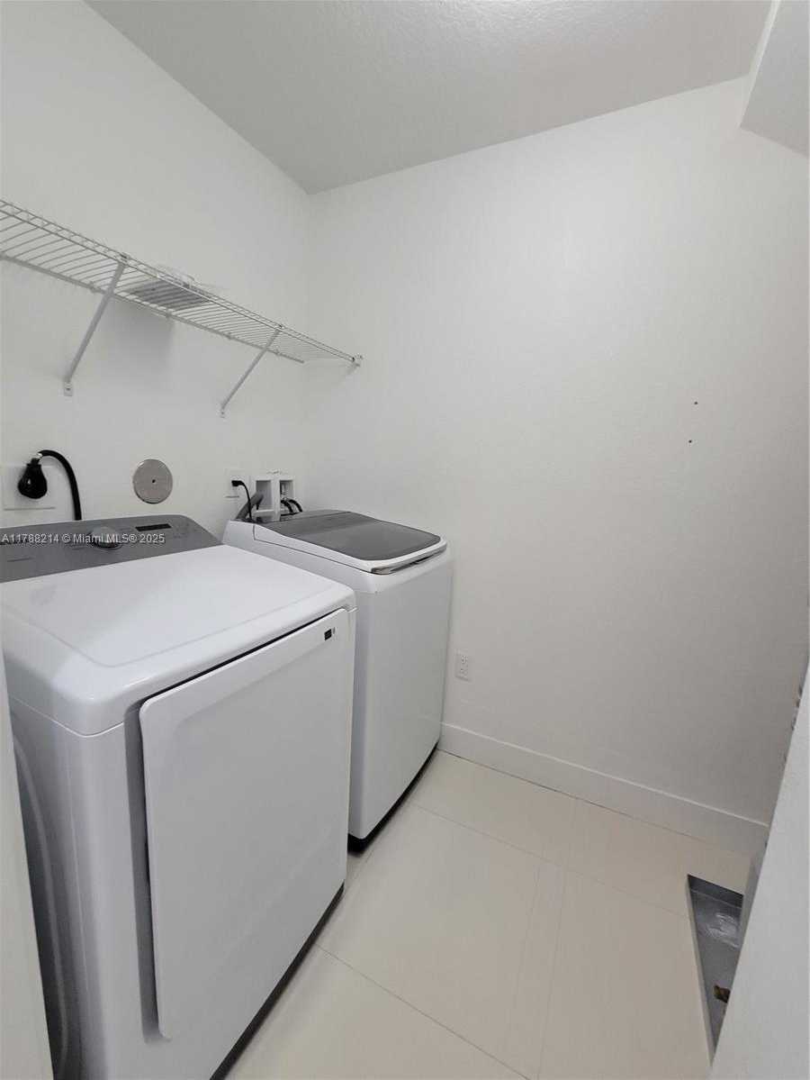 Small Image of 492 SOUTH WEST 91 PL, Miami Number 15