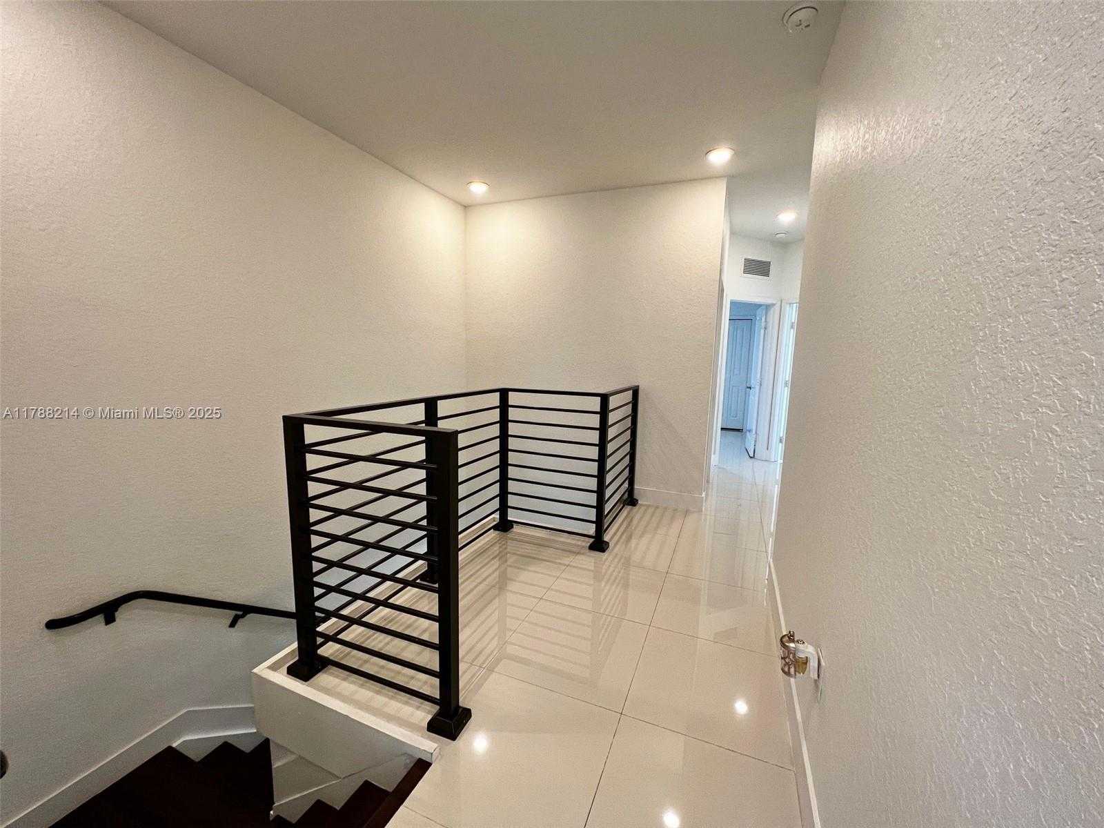 Small Image of 492 SOUTH WEST 91 PL, Miami Number 18
