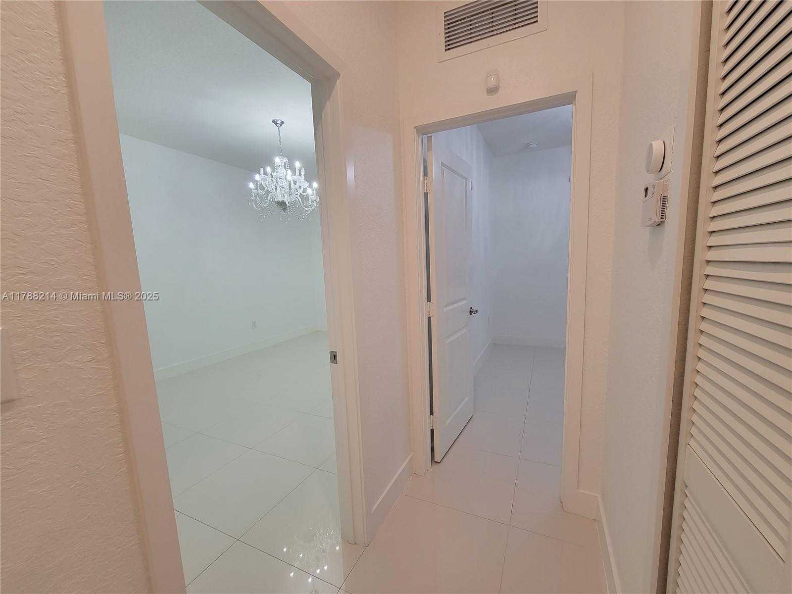 Small Image of 492 SOUTH WEST 91 PL, Miami Number 19