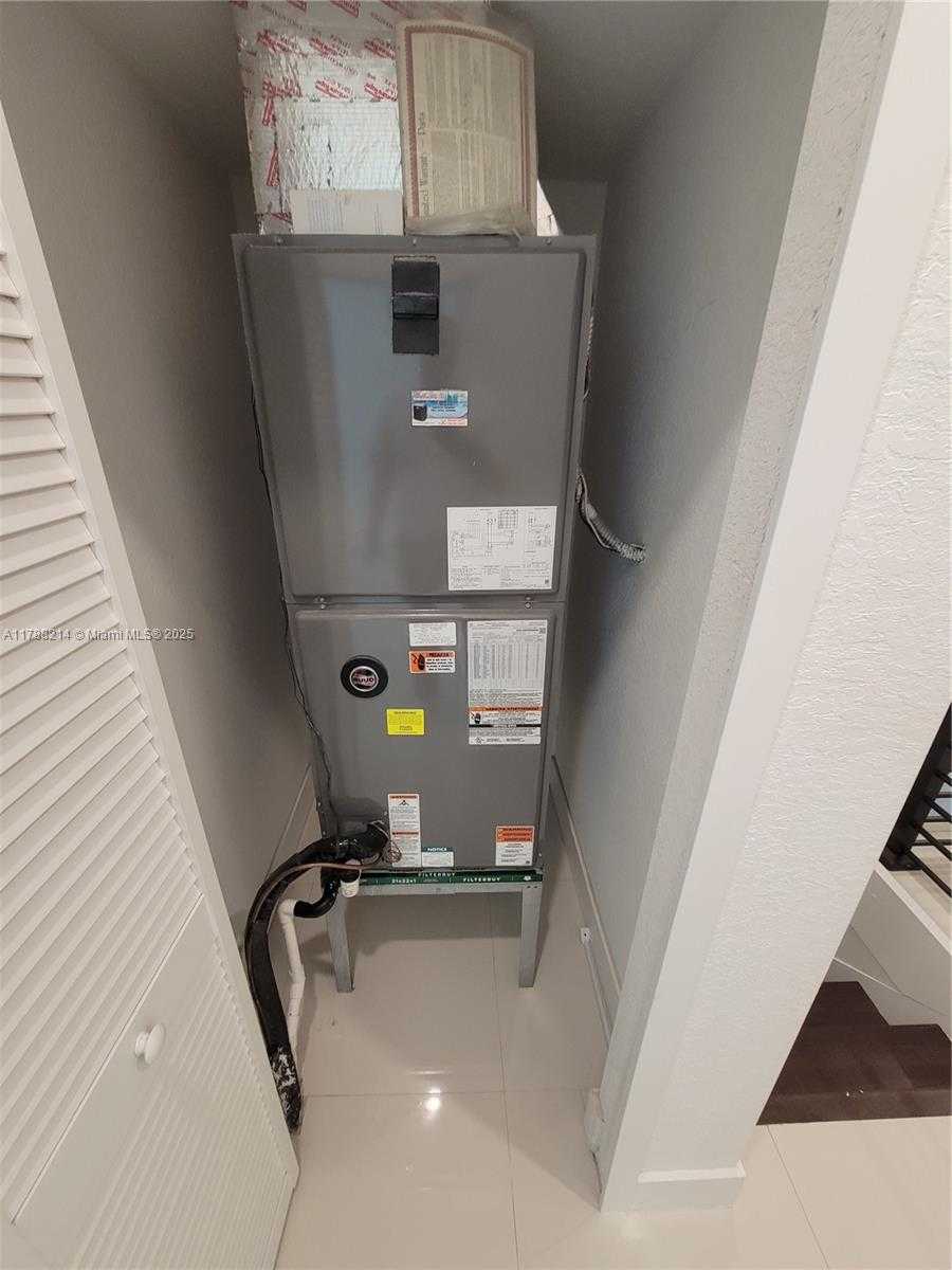 Small Image of 492 SOUTH WEST 91 PL, Miami Number 20