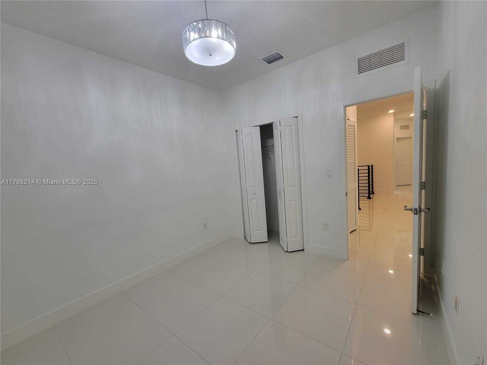 Small Image of 492 SOUTH WEST 91 PL, Miami Number 22