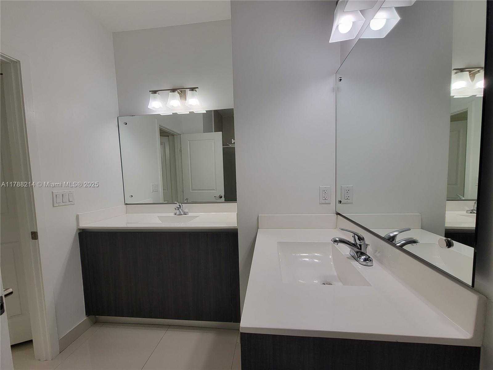 Small Image of 492 SOUTH WEST 91 PL, Miami Number 28
