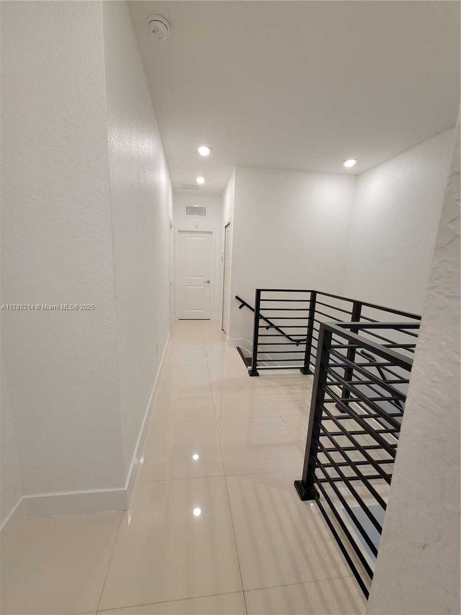 Small Image of 492 SOUTH WEST 91 PL, Miami Number 31