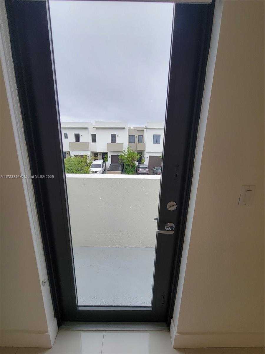 Small Image of 492 SOUTH WEST 91 PL, Miami Number 38
