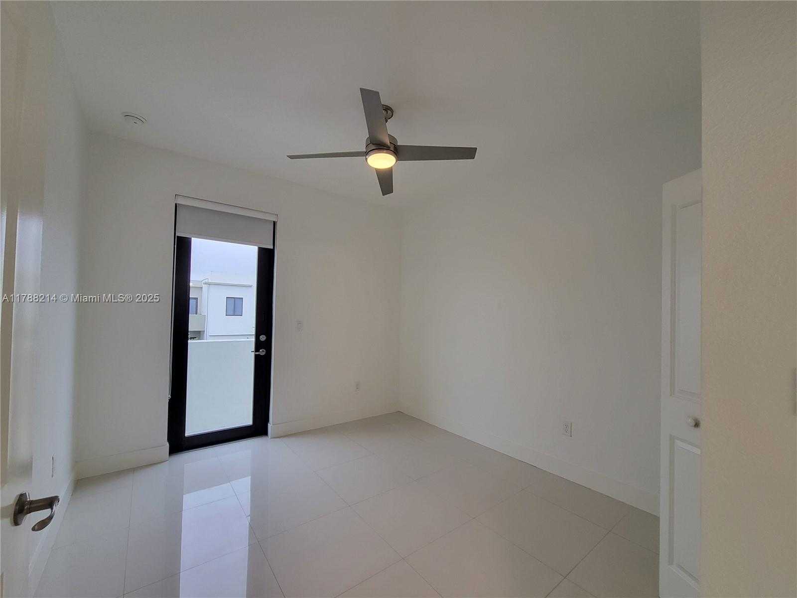 Small Image of 492 SOUTH WEST 91 PL, Miami Number 47