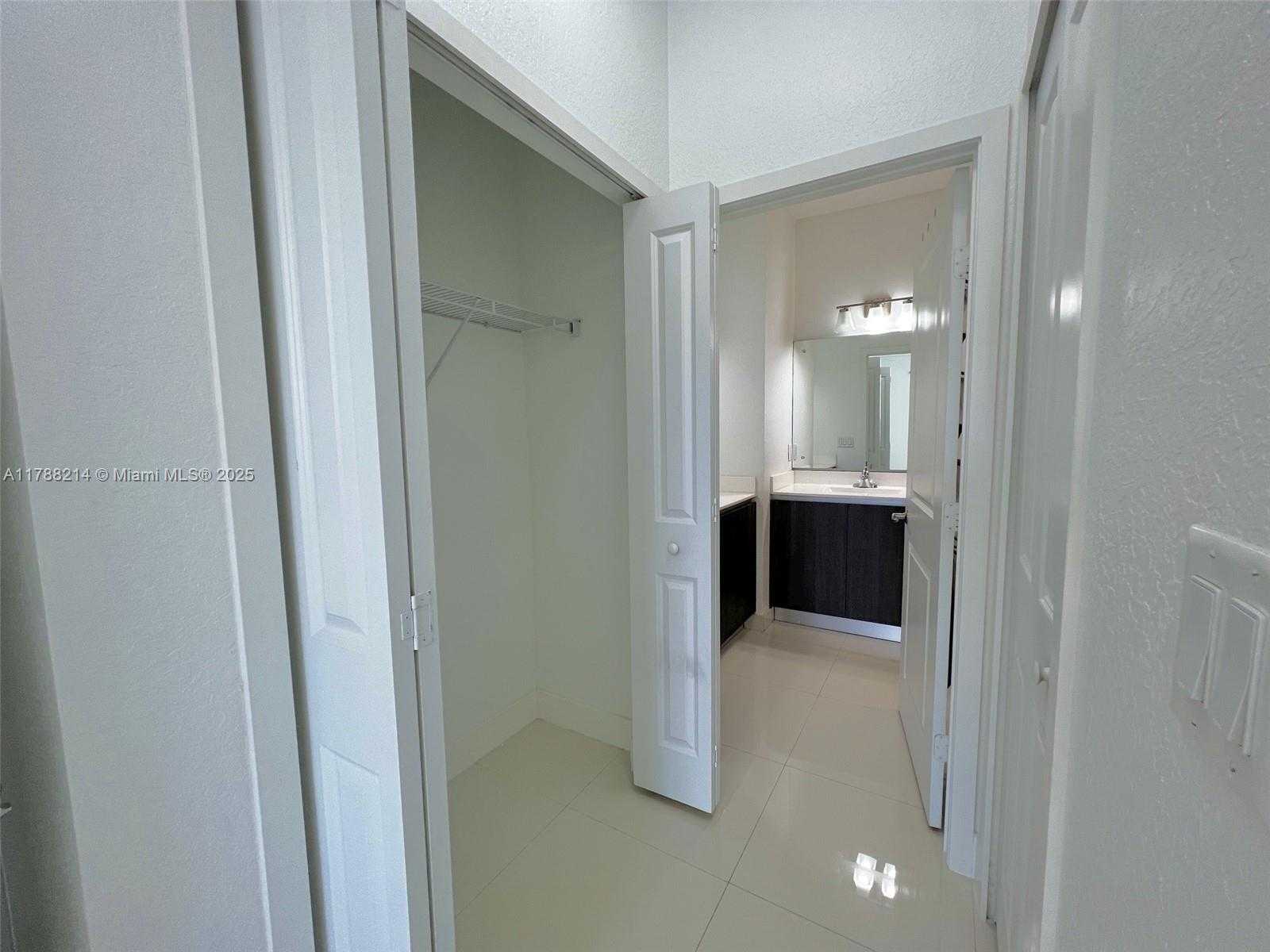 Small Image of 492 SOUTH WEST 91 PL, Miami Number 54
