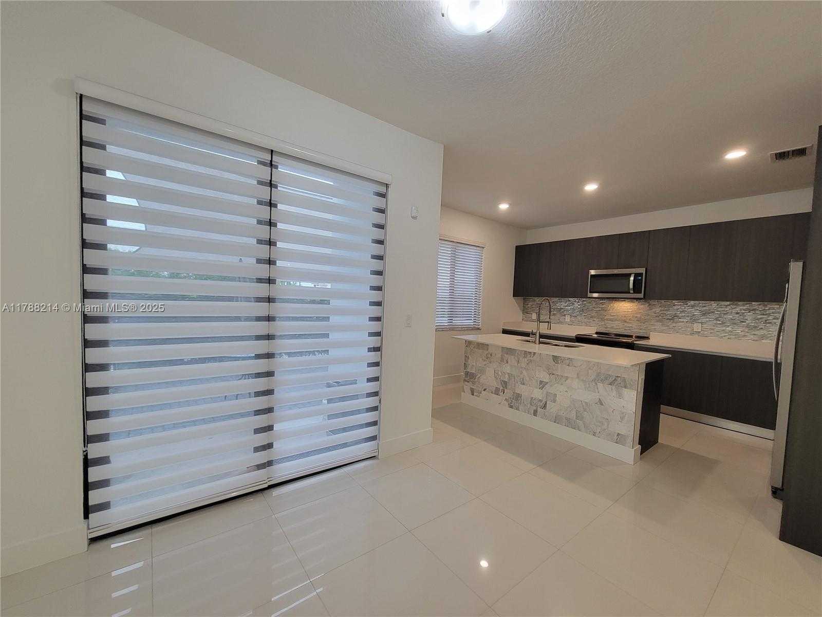 Small Image of 492 SOUTH WEST 91 PL, Miami Number 6