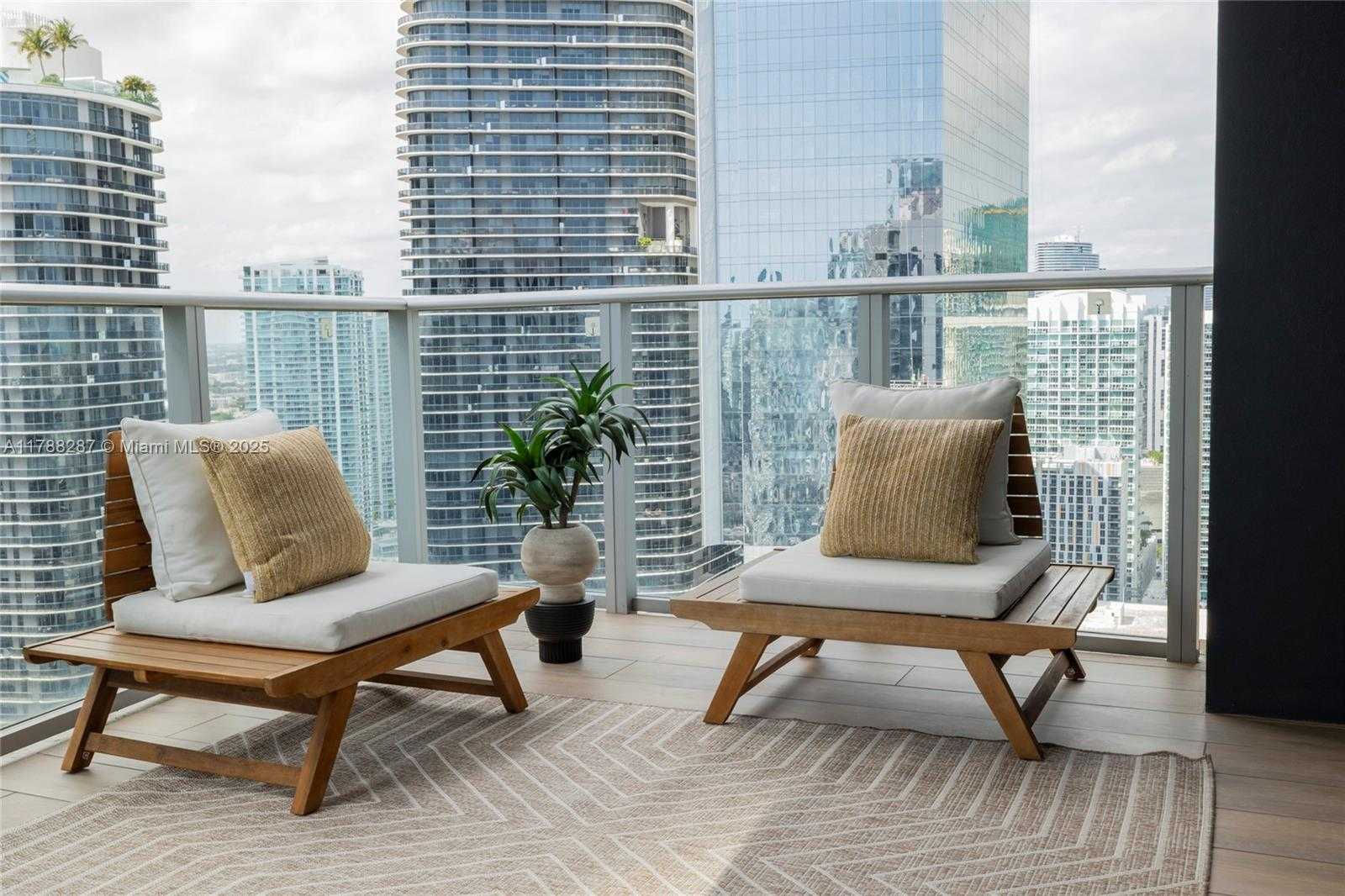 Small Image of 1010 BRICKELL AVE #4311, Miami Number 12