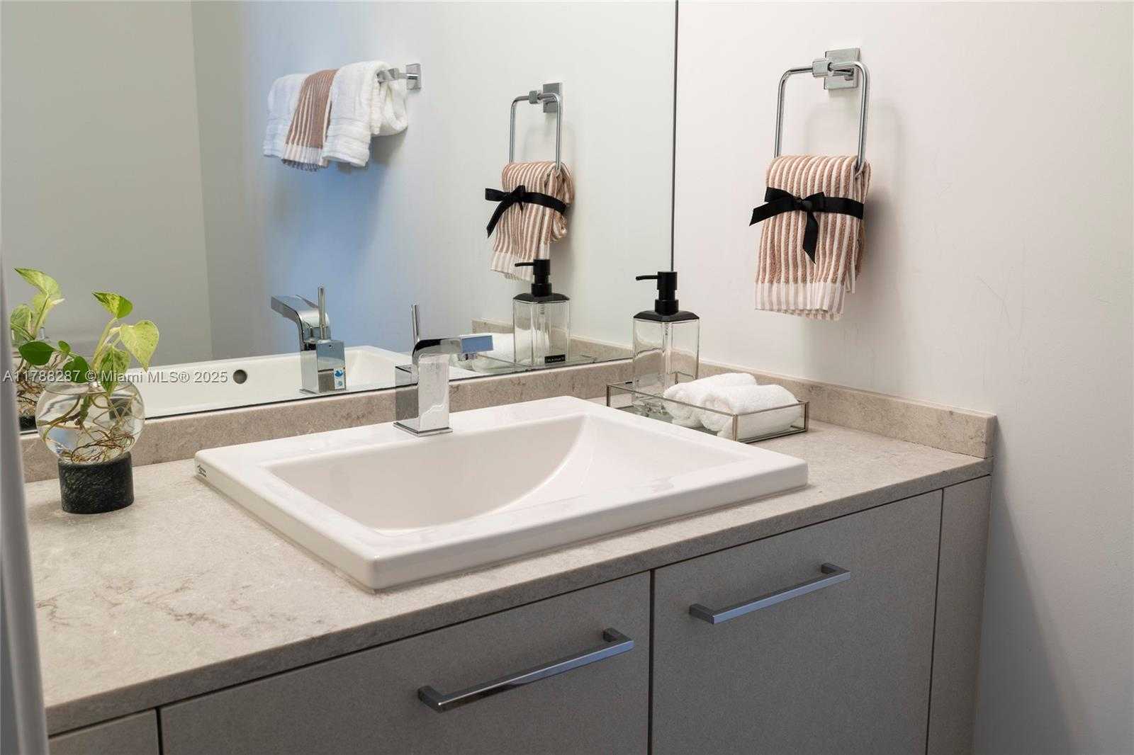 Small Image of 1010 BRICKELL AVE #4311, Miami Number 18