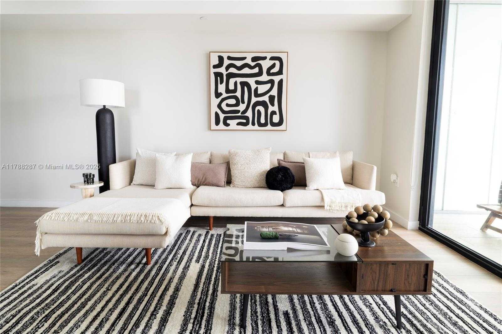 Small Image of 1010 BRICKELL AVE #4311, Miami Number 2