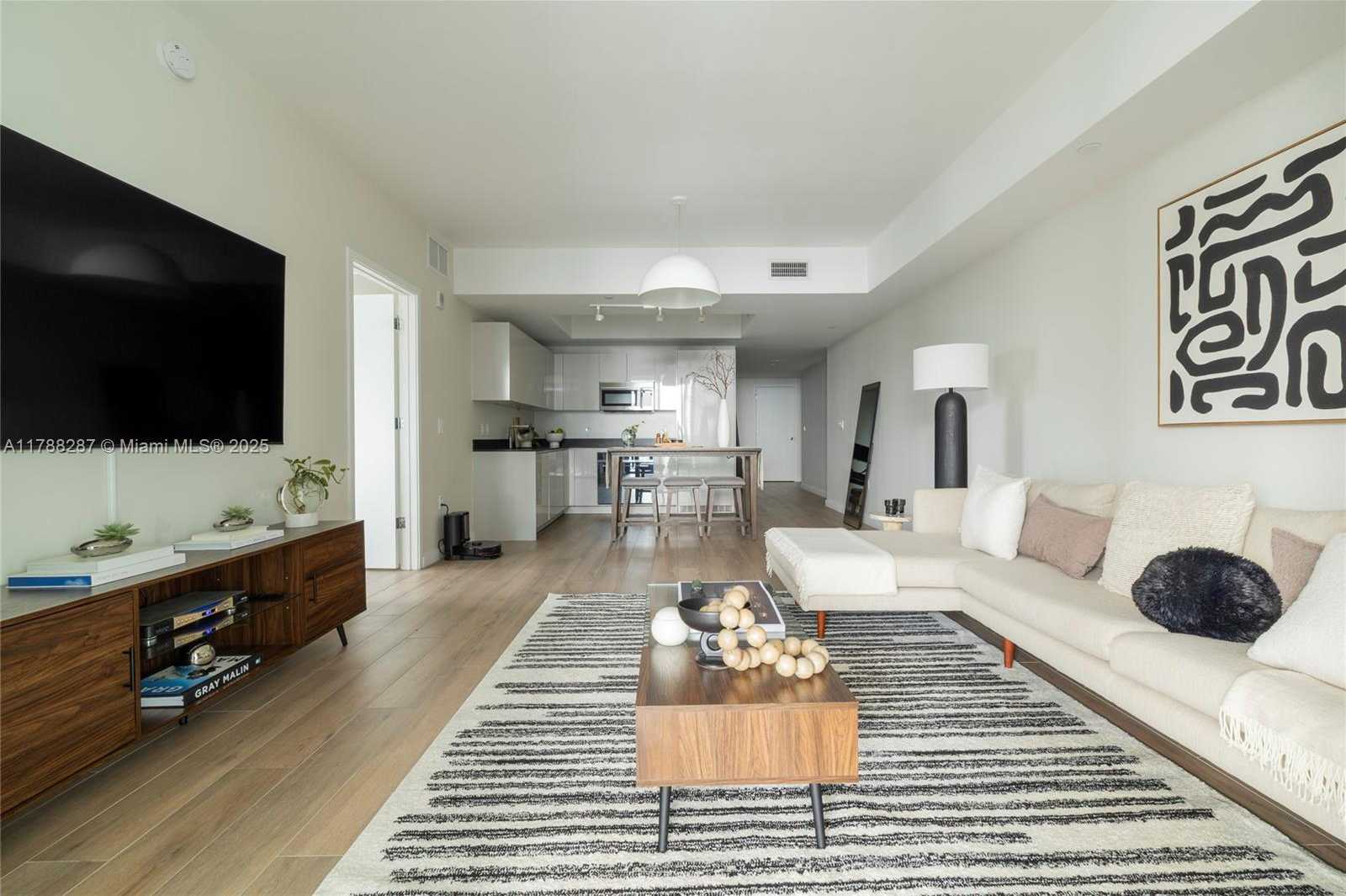 Small Image of 1010 BRICKELL AVE #4311, Miami Number 3