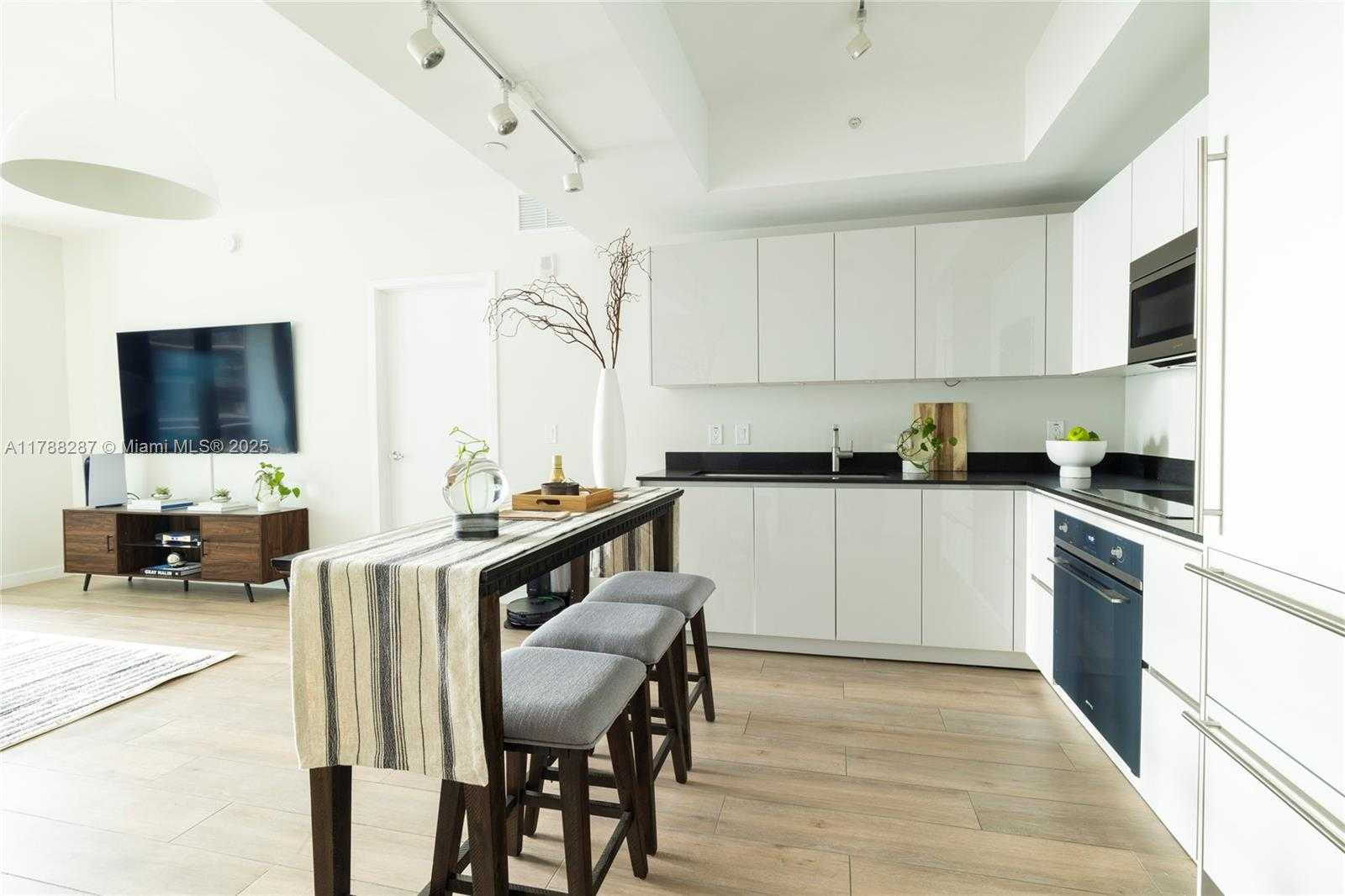 Small Image of 1010 BRICKELL AVE #4311, Miami Number 6