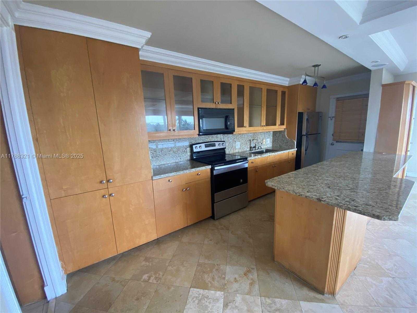Small Image of 7904 WEST DR #401, North Bay Village Number 17