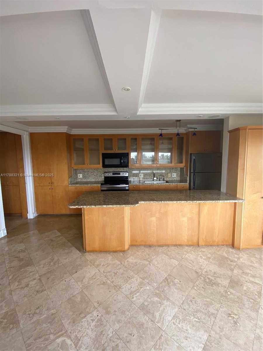 Small Image of 7904 WEST DR #401, North Bay Village Number 18