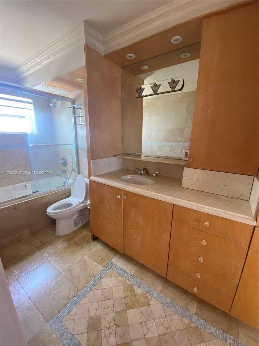 Small Image of 7904 WEST DR #401, North Bay Village Number 6