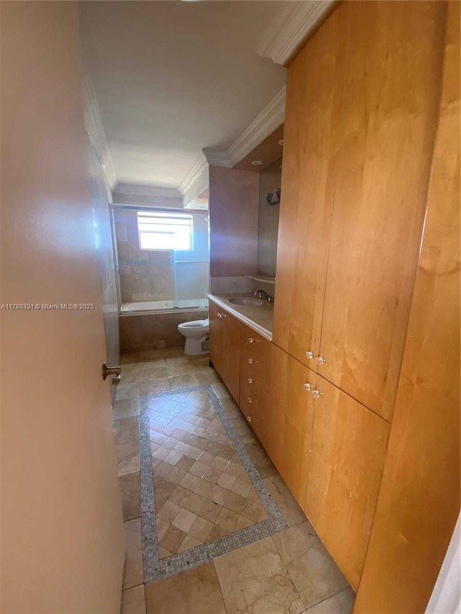 Small Image of 7904 WEST DR #401, North Bay Village Number 8