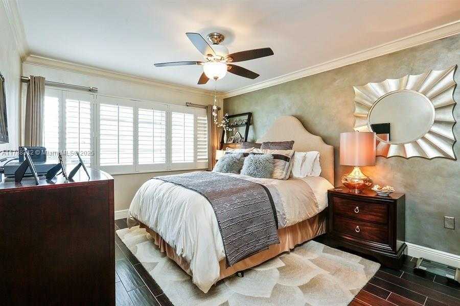 Small Image of 220 KINGS POINT DR #514, Sunny Isles Beach Number 16