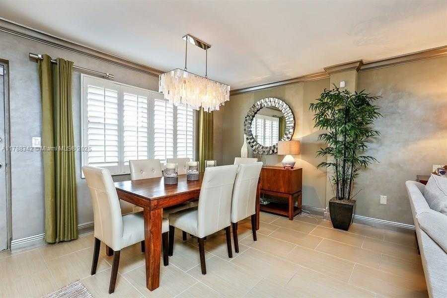 Small Image of 220 KINGS POINT DR #514, Sunny Isles Beach Number 2