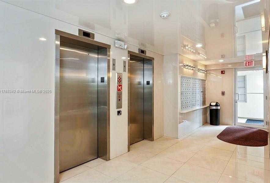 Small Image of 220 KINGS POINT DR #514, Sunny Isles Beach Number 3
