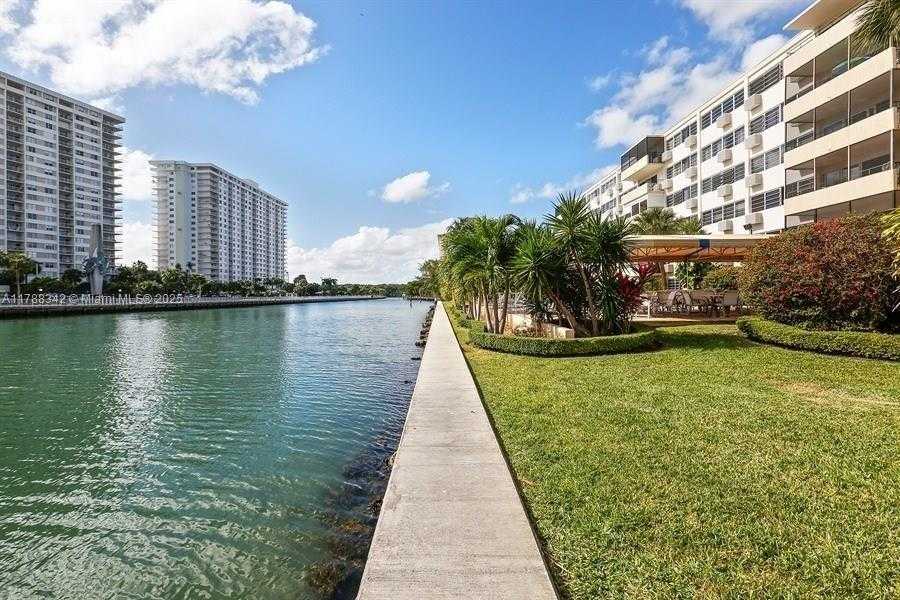 Small Image of 220 KINGS POINT DR #514, Sunny Isles Beach Number 4