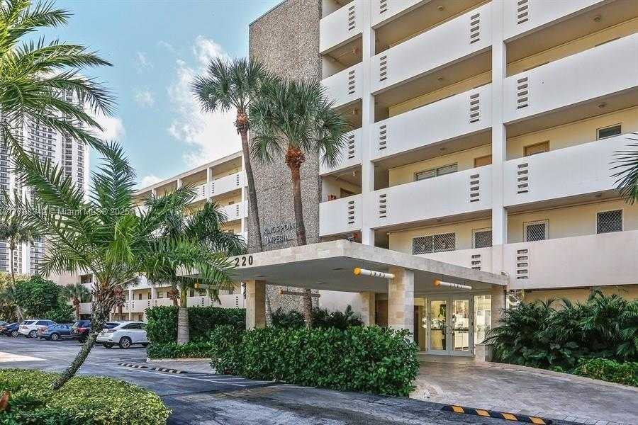 Small Image of 220 KINGS POINT DR #514, Sunny Isles Beach Number 5