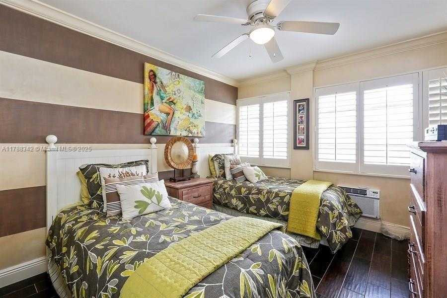 Small Image of 220 KINGS POINT DR #514, Sunny Isles Beach Number 6