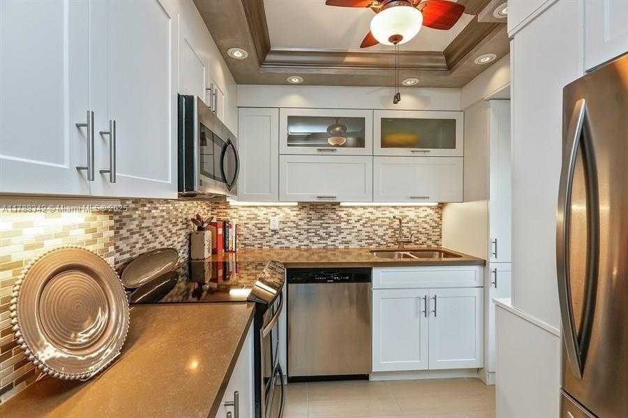 Small Image of 220 KINGS POINT DR #514, Sunny Isles Beach Number 8