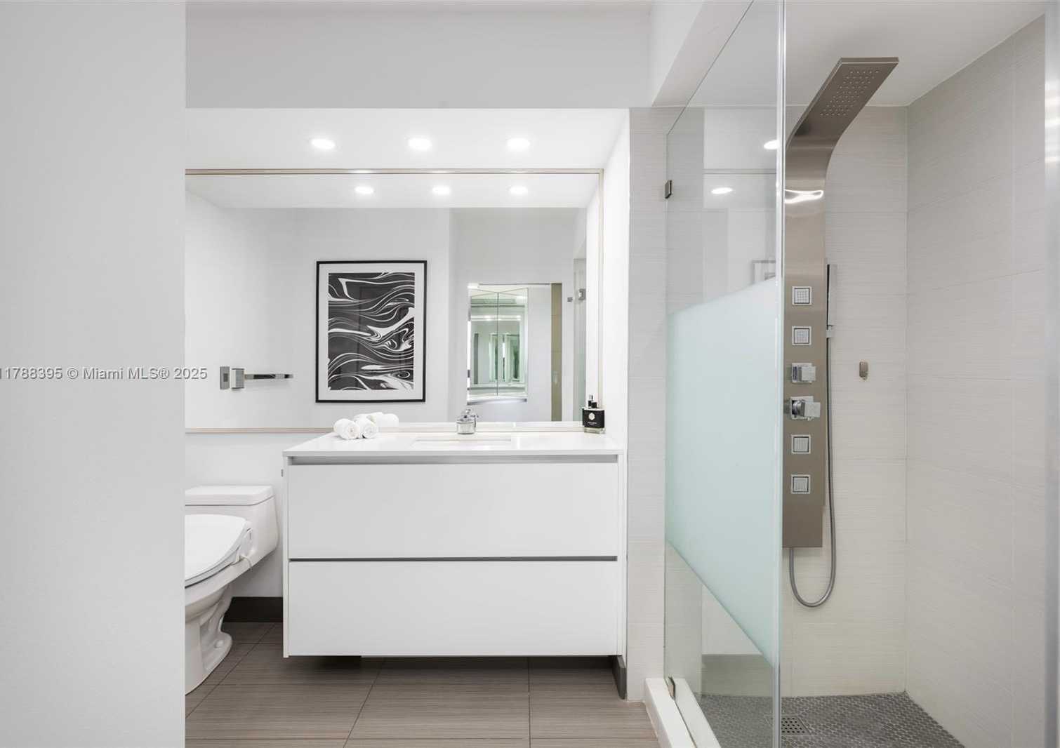 Small Image of 1330 WEST AVE #1813, Miami Beach Number 18